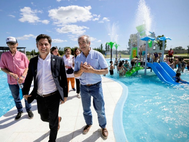 Kicillof inaugur piscinas para nios en Tapalqu